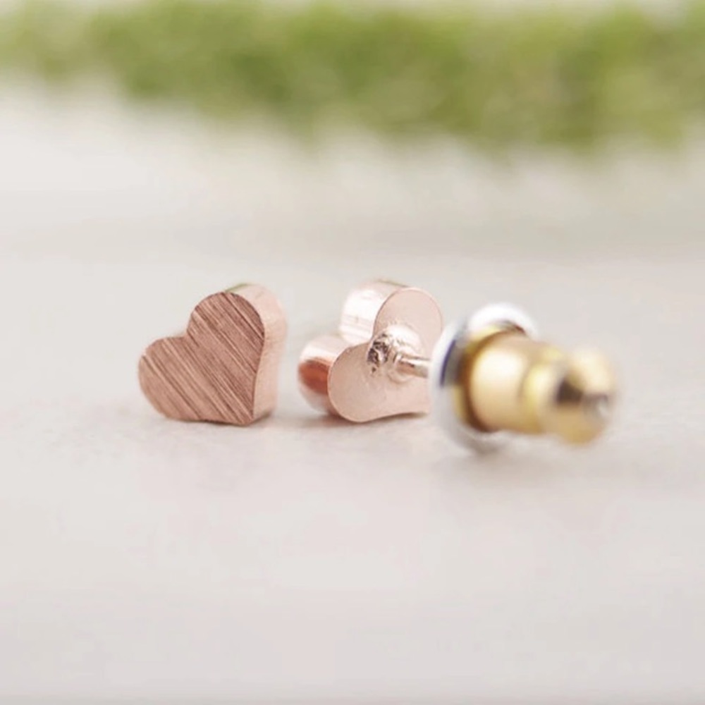 NEW๐๐TINY๐๐GOLDEN๐๐๐ROSE๐๐HEARTS๐๐STUDS - Picture 6 of 7